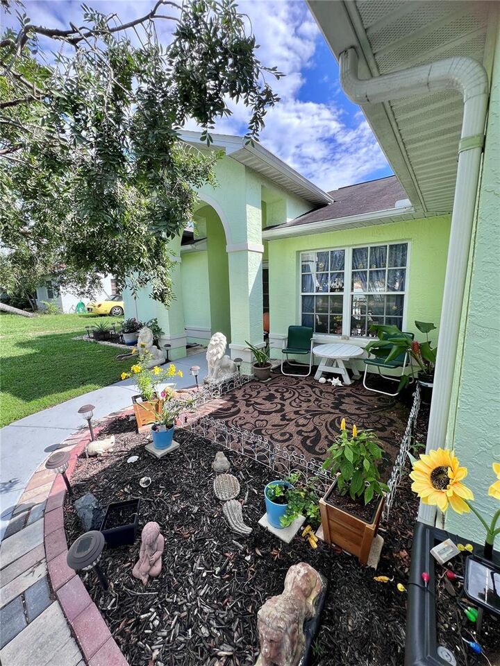 Property Photo:  13740 Coronado Drive  FL 34609 