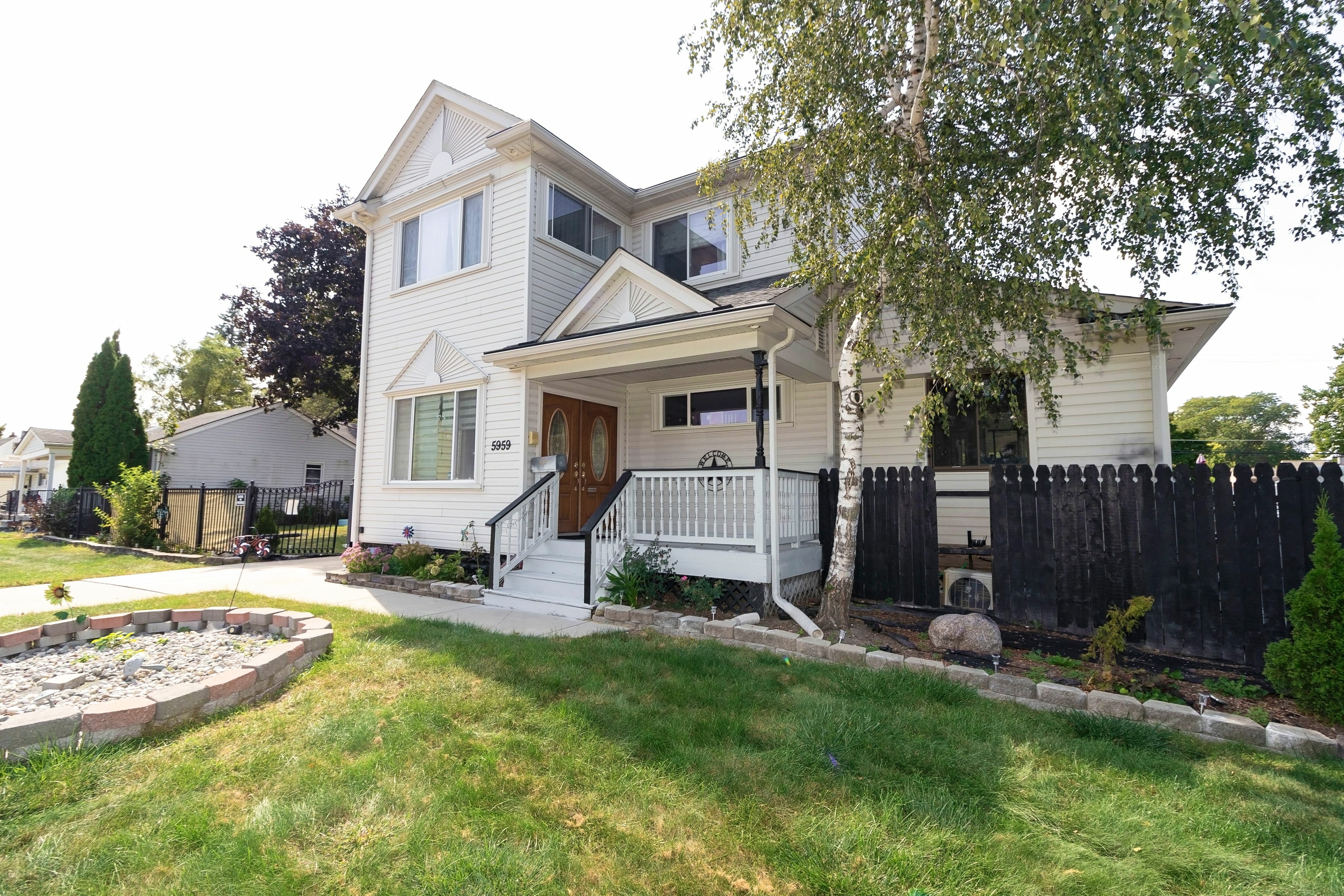 Property Photo:  5959 Highview Street  MI 48127 3033 