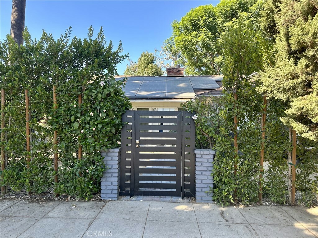 Property Photo:  4515 Sherman Oaks Ave  CA 91403 