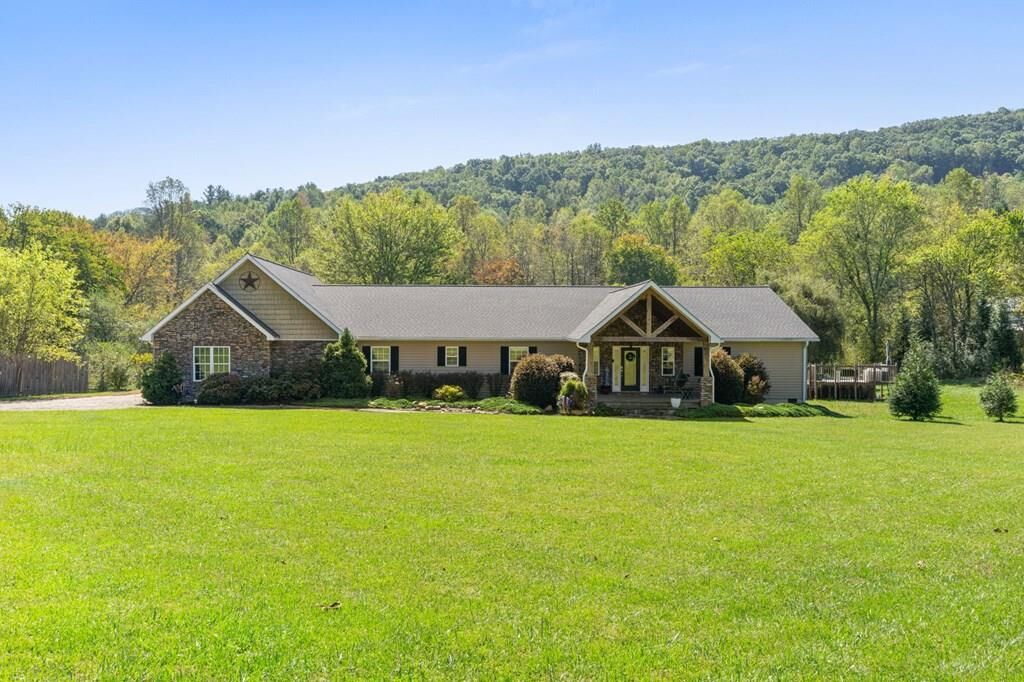Property Photo:  3915 Blue Ridge Hwy  GA 30512 