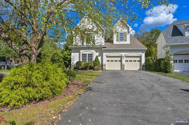 Property Photo:  1 Kingsley Evans Circle  NJ 07436 