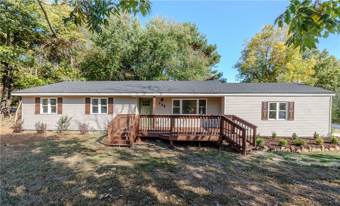 Property Photo:  736 E Ash Street  AR 72703 