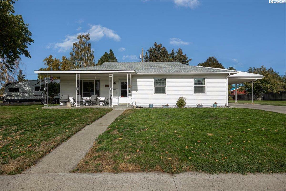 Property Photo:  1338 Sacramento Blvd  WA 99354-3004 