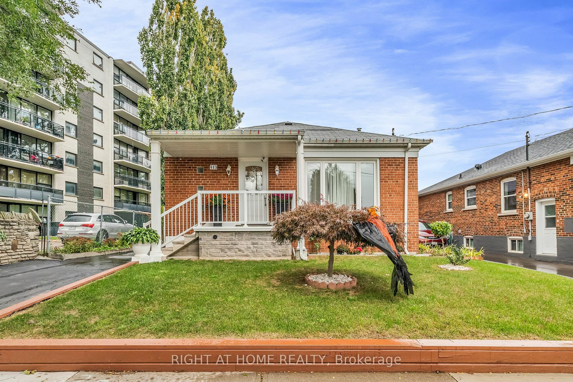 Photo de la propriété:  413 Bartos Dr  ON L6K 3E5 