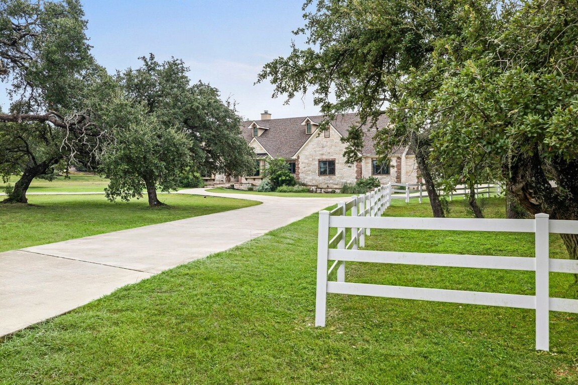 Property Photo:  300 Pemberton Way  TX 78737 