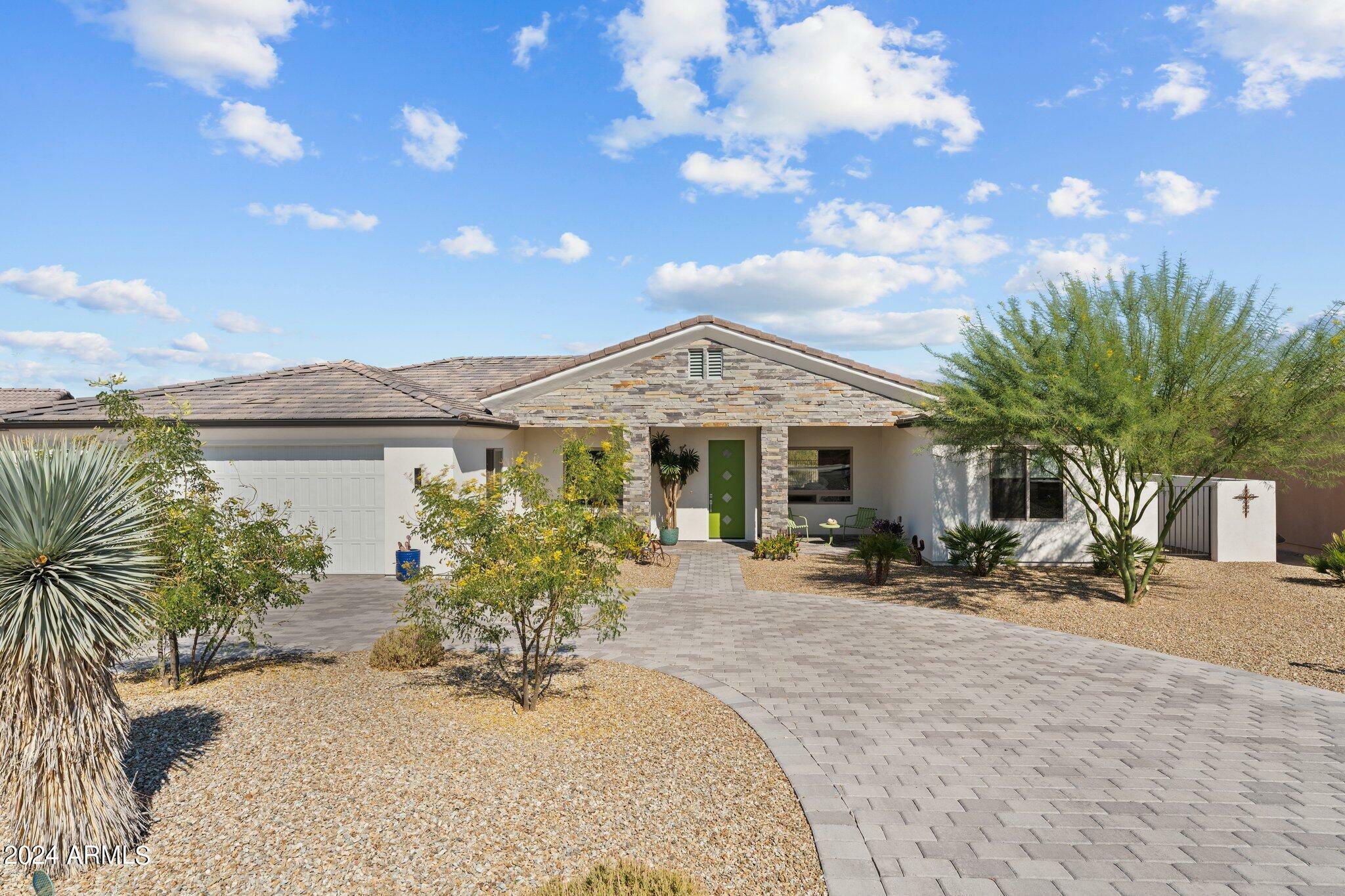 Property Photo:  960 W Hermosa Drive  AZ 85390 