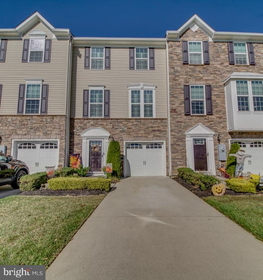 Property Photo:  58 Village Green Lane  NJ 08081 