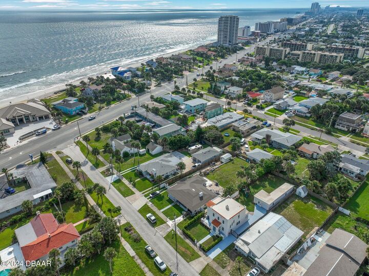 Property Photo:  424 Pelican Avenue  FL 32118 