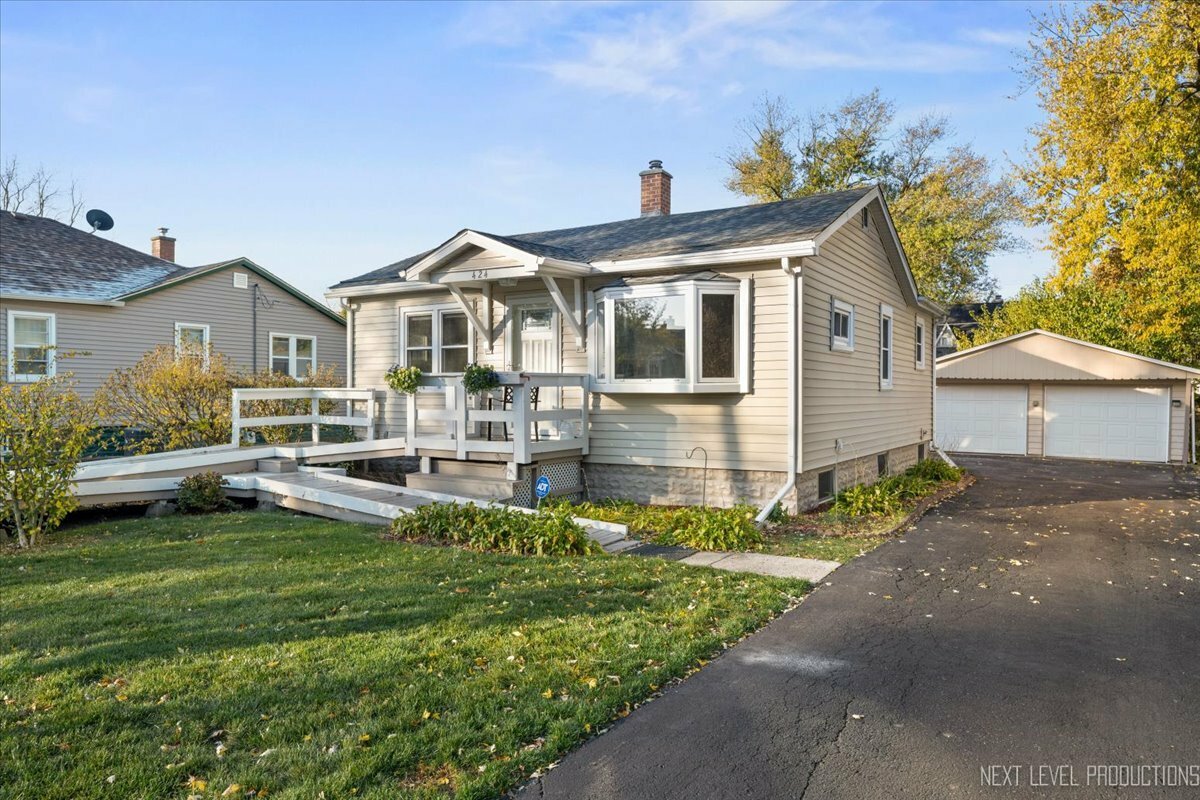 Property Photo: 424 N Harrison Avenue IL 60506