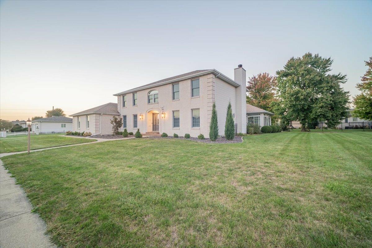 Property Photo:  29 Manorhill Drive  IL 61727 