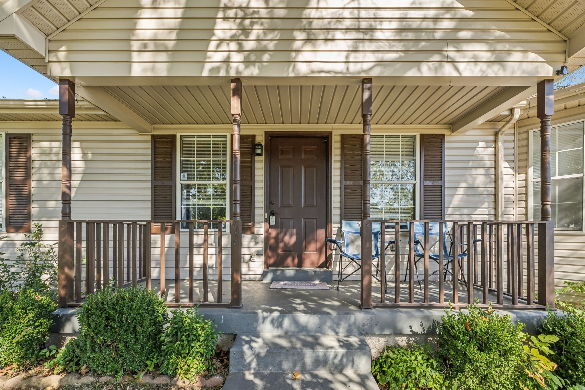 Property Photo:  1924 Treeview Ct  TN 37013 