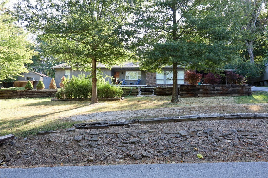 Property Photo:  6 N Redbud Avenue  AR 72774 