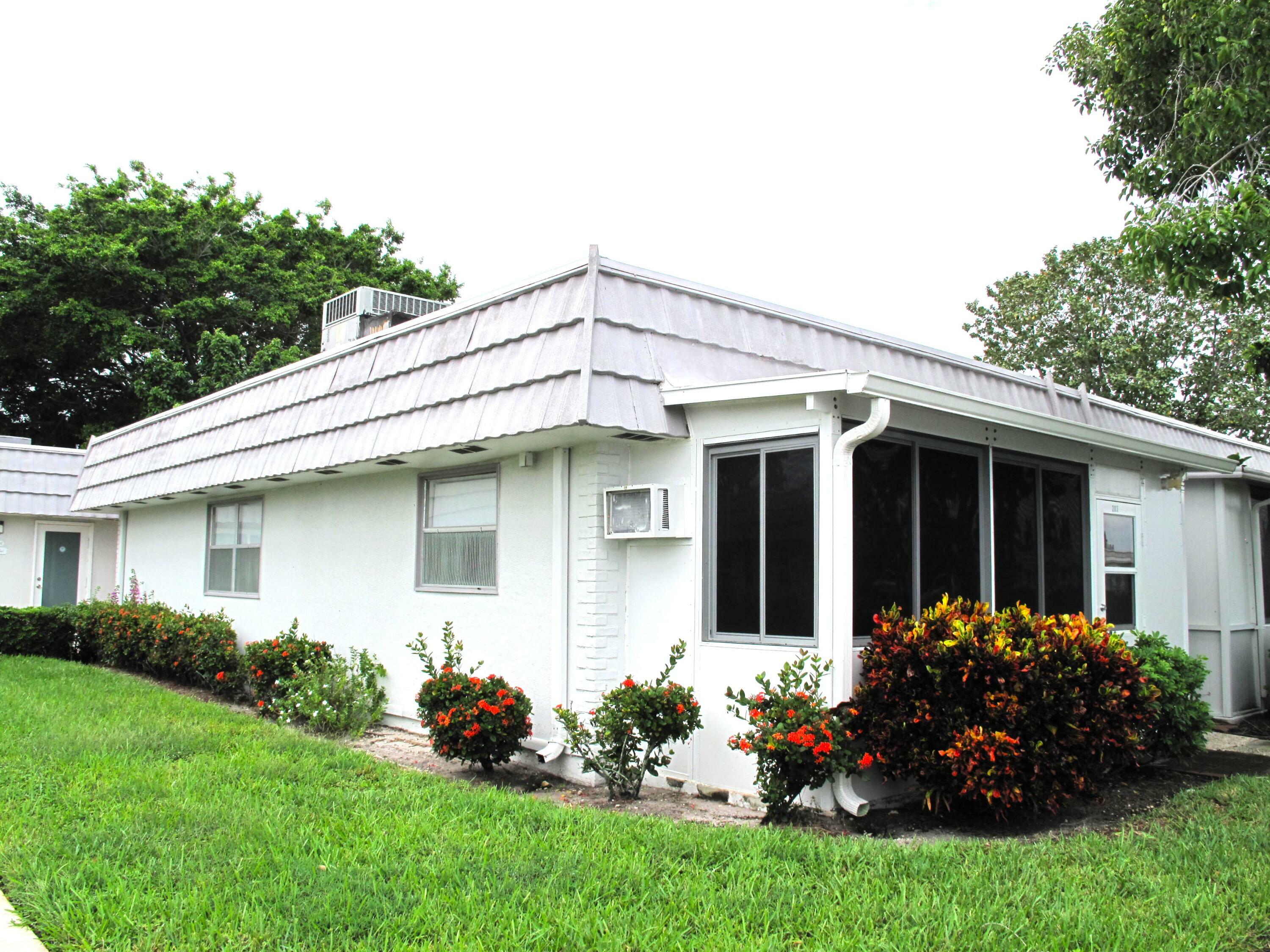 Property Photo:  203 Valencia I  FL 33446 