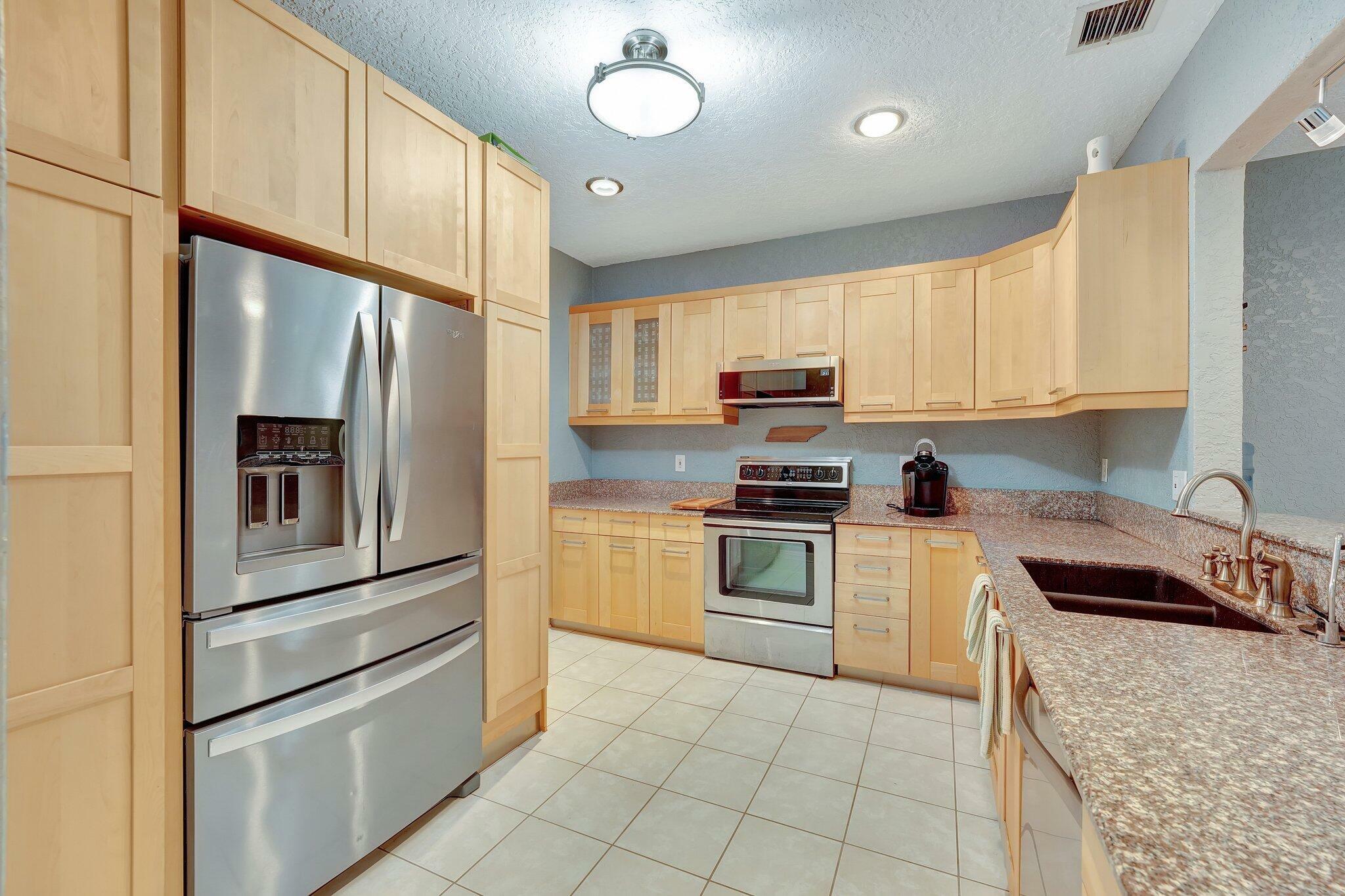 Property Photo:  5560 NW 90th Terrace  FL 33351 