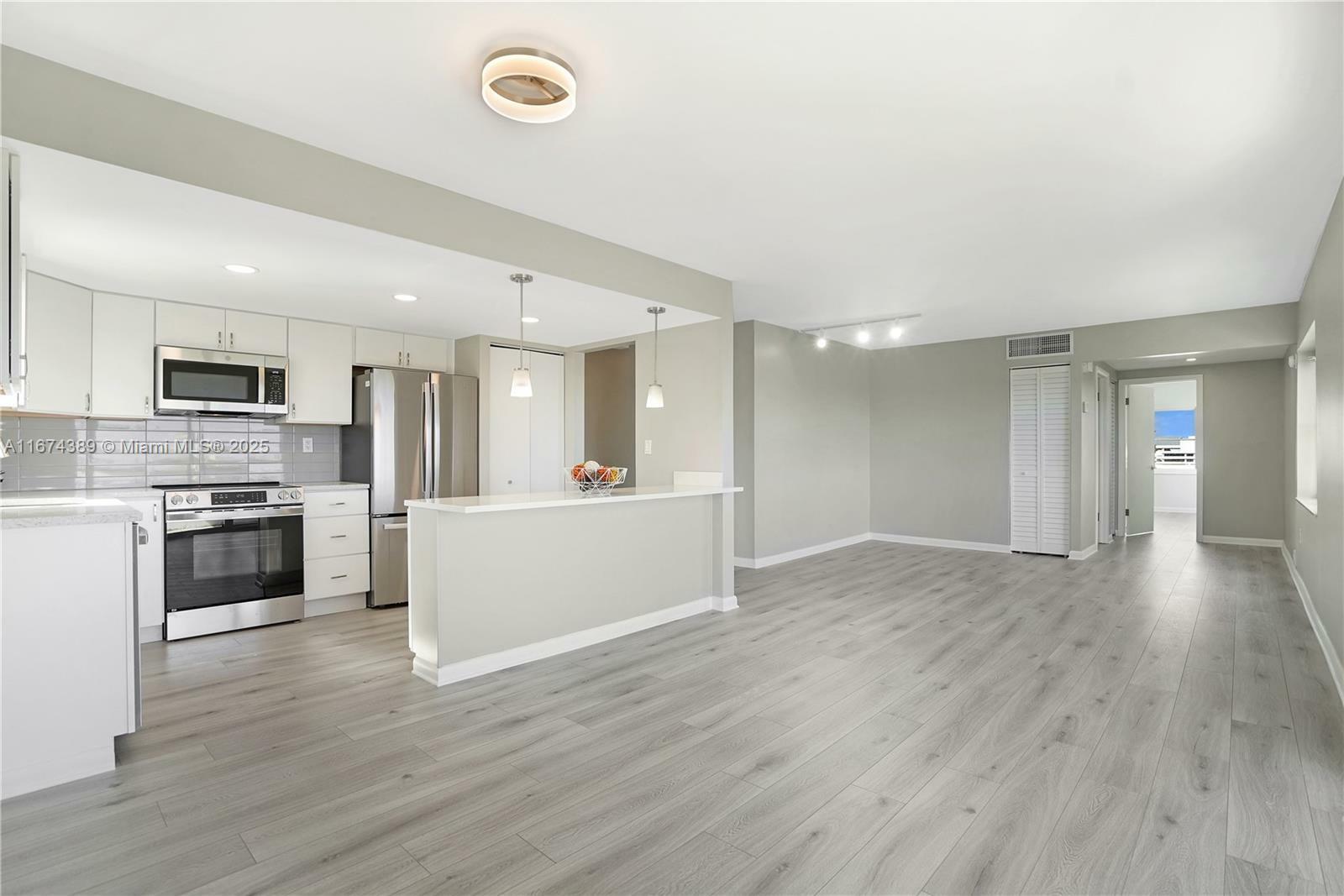 Property Photo: 1200 14th St 7A FL 33139