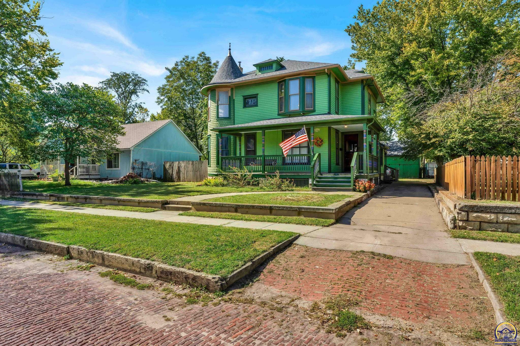 Property Photo:  1117 NW Jackson St  KS 66608 