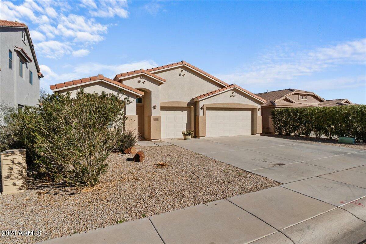 Property Photo:  45990 W Tulip Lane  AZ 85139 