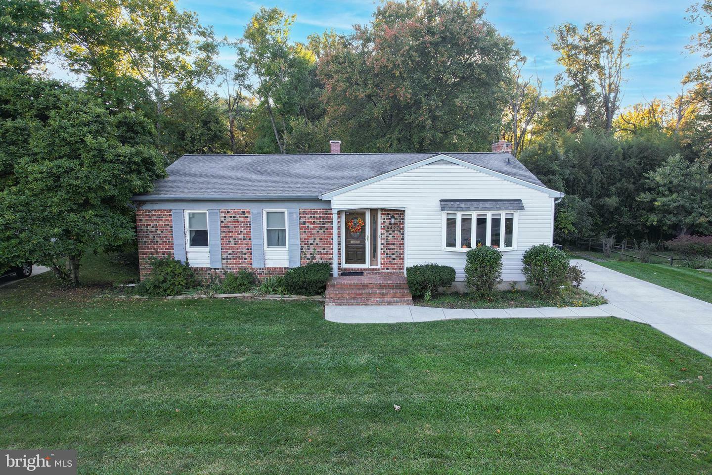 Property Photo:  6427 Clifton Forge Circle  MD 21228 