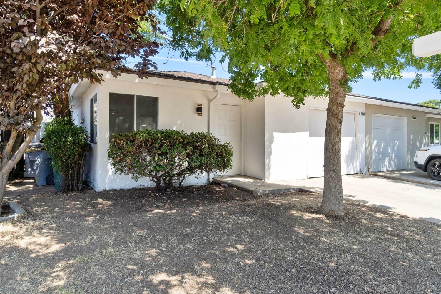 Property Photo:  5066 W Ashcroft Avenue  CA 93722 