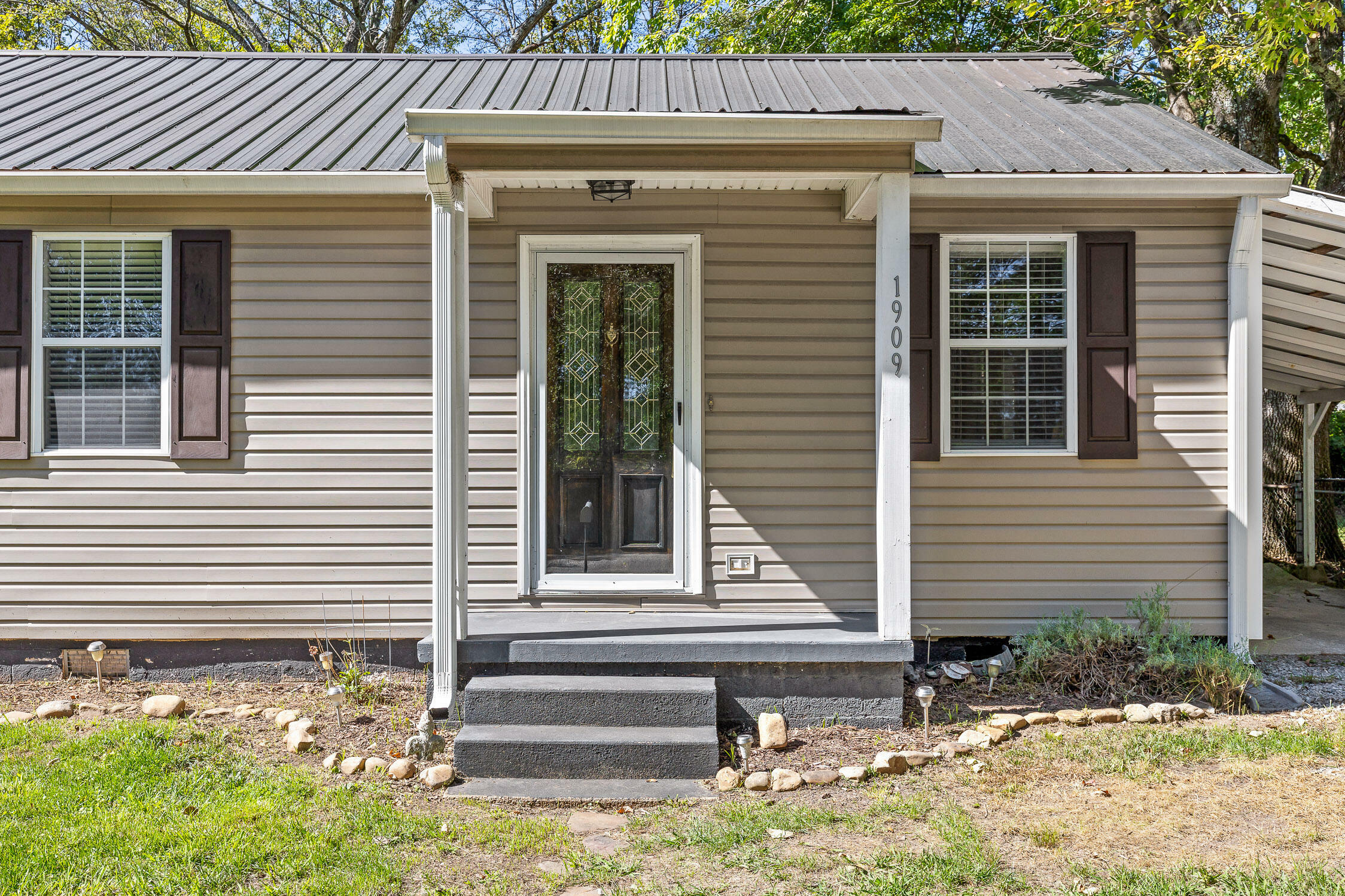 Property Photo:  1909 Dupont Street  TN 37343 