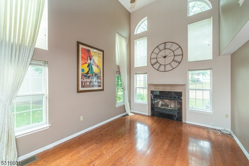 Property Photo:  6 Washington Ct  NJ 07082 