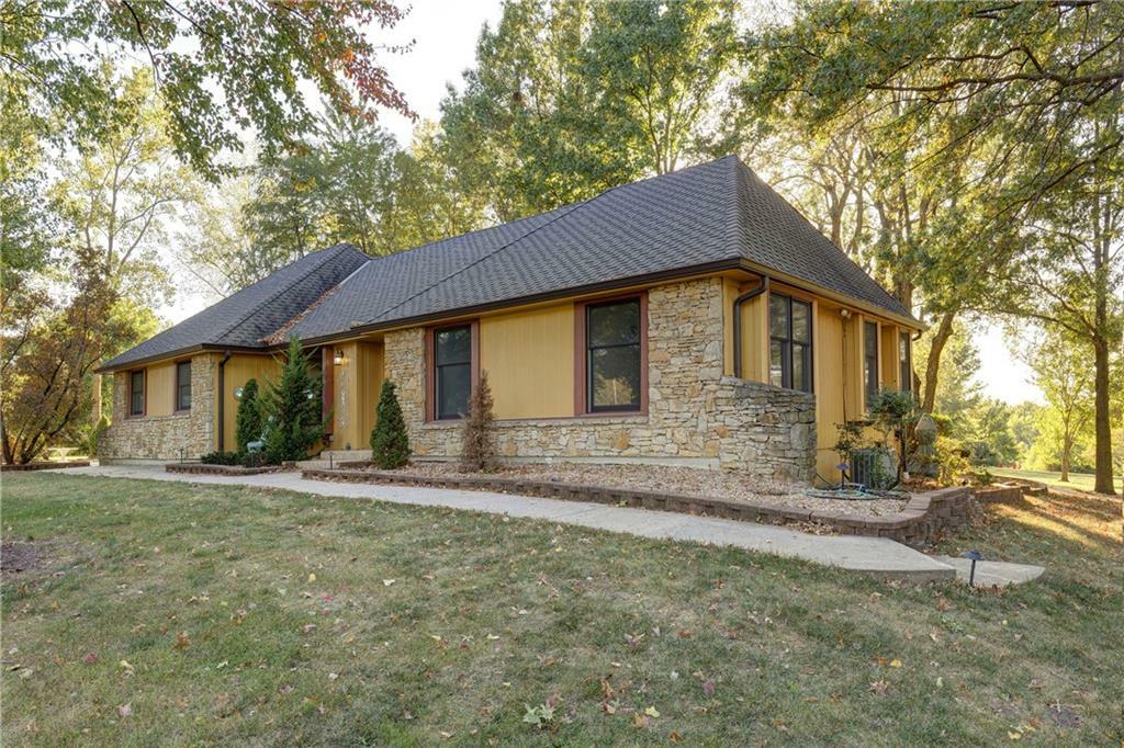 Property Photo:  1004 Florence Avenue  MO 64083 