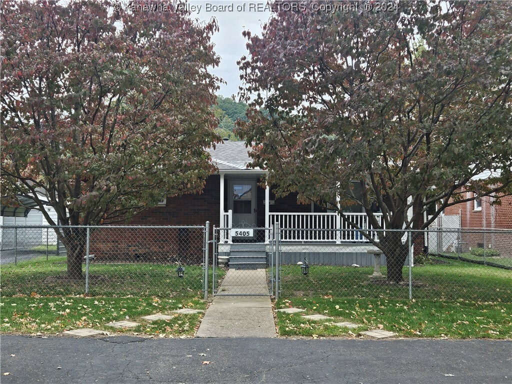 Property Photo: 5405 Staunton Avenue SE WV 25304
