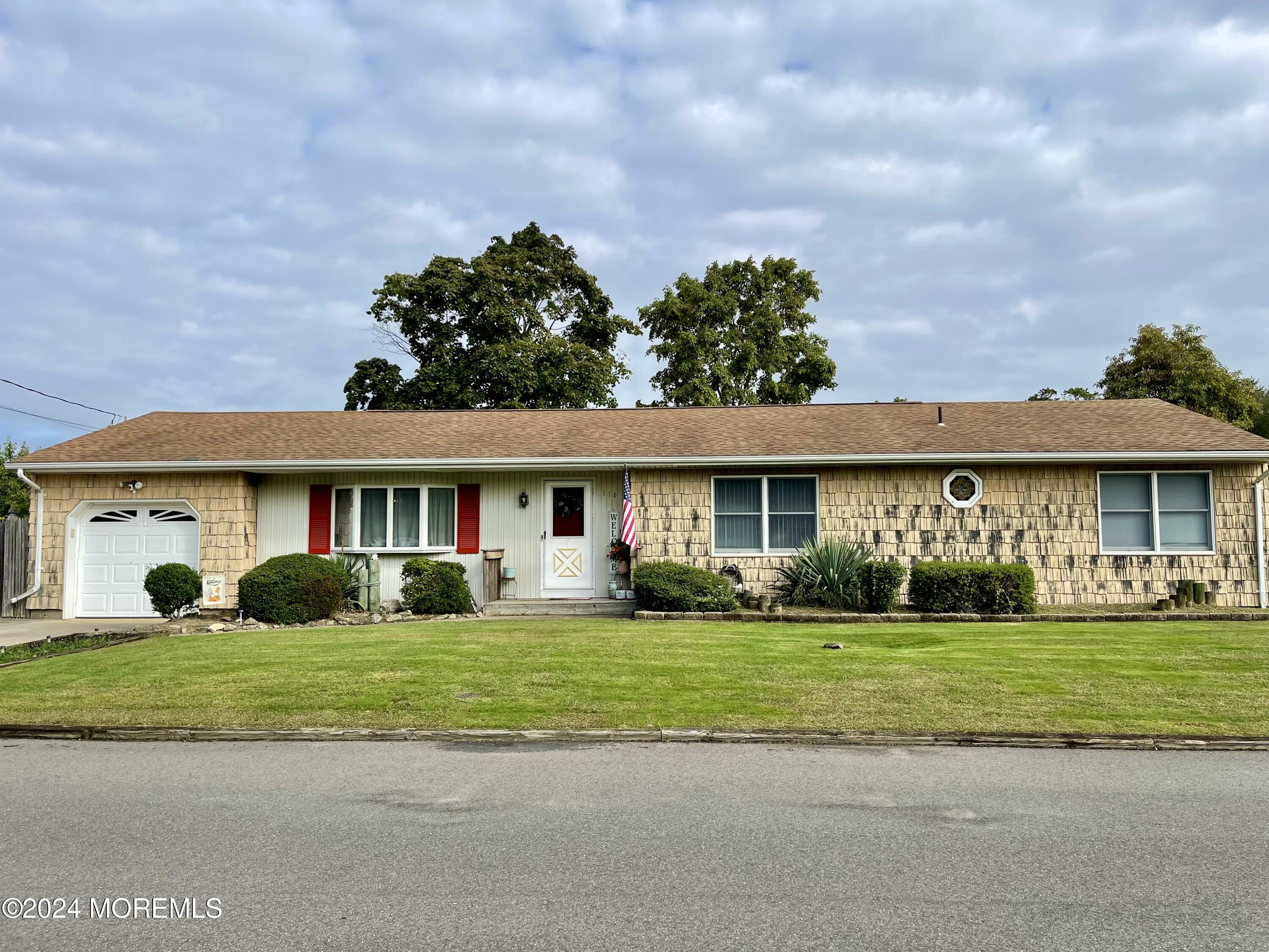 Property Photo:  114 Holly Tree Lane  NJ 08753 