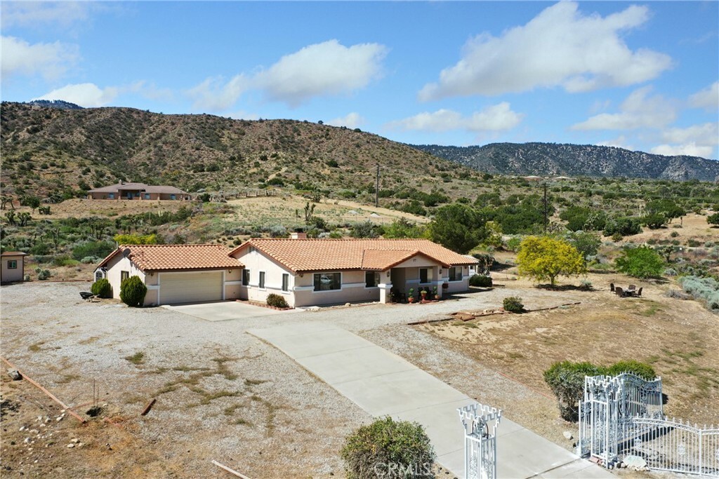 Property Photo:  475 Maria Road  CA 92372 