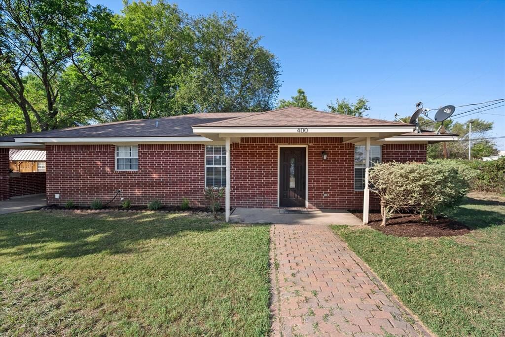 Property Photo:  400 S 26th Street  TX 75110 