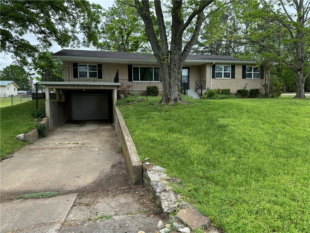 Property Photo: 407 Morris Street AR 72616
