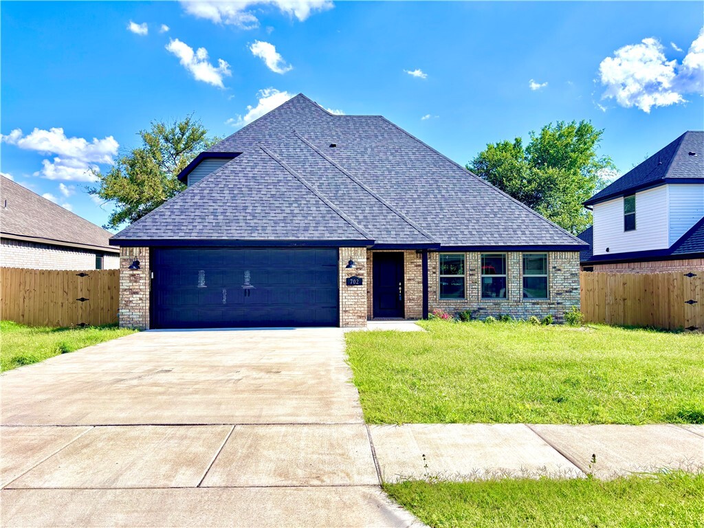 Property Photo:  702 W Taylor Street  AR 72761 