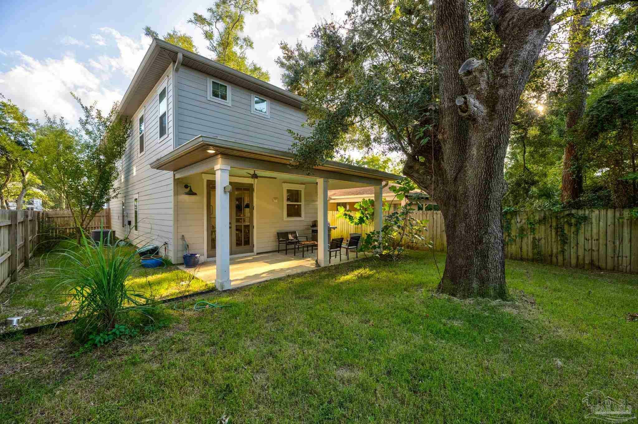 Property Photo:  1120 E Hayes St  FL 32503 