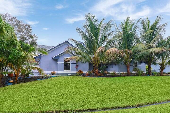 Property Photo:  2062 SE Crowberry Drive  FL 34983 