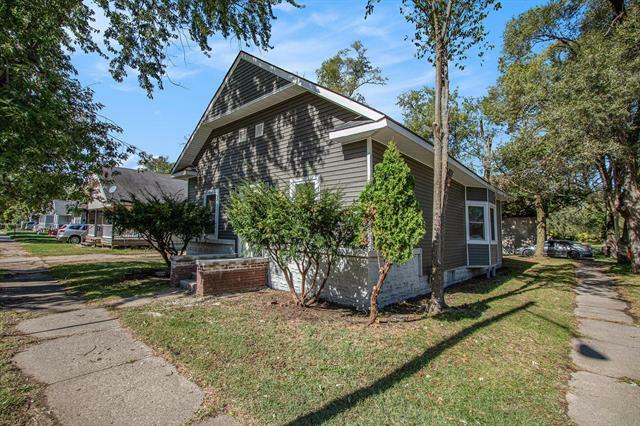 Property Photo:  635 E Empire Avenue  MI 49022 