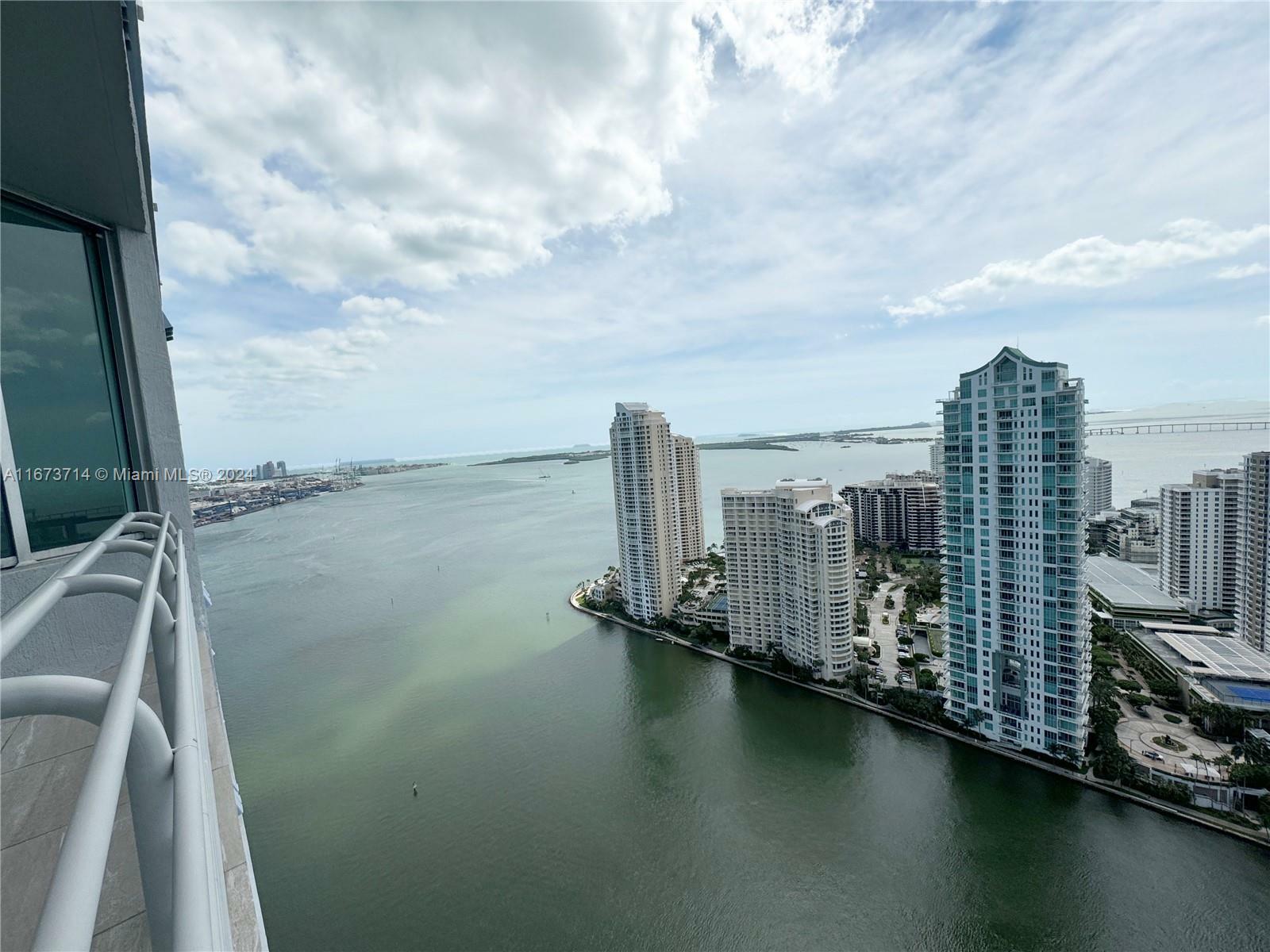 Property Photo:  325 S Biscayne Blvd Lph 19  FL 33131 