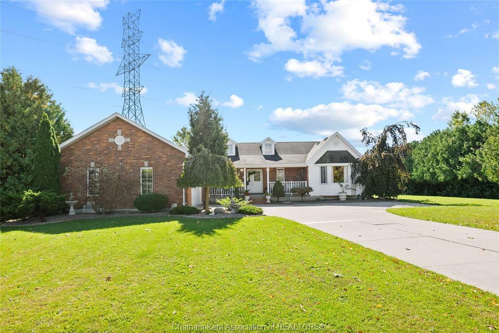 Property Photo:  21640 Pinehurst Crescent  ON N7M 5J3 