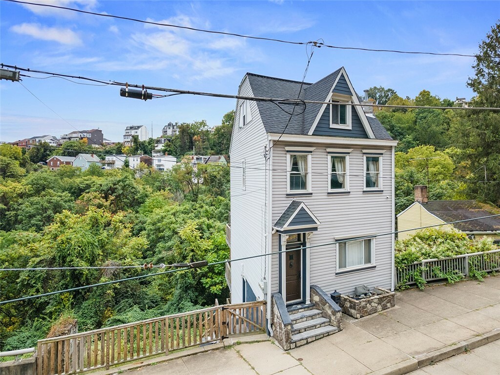 Property Photo:  1039 Arlington Avenue  PA 15203 