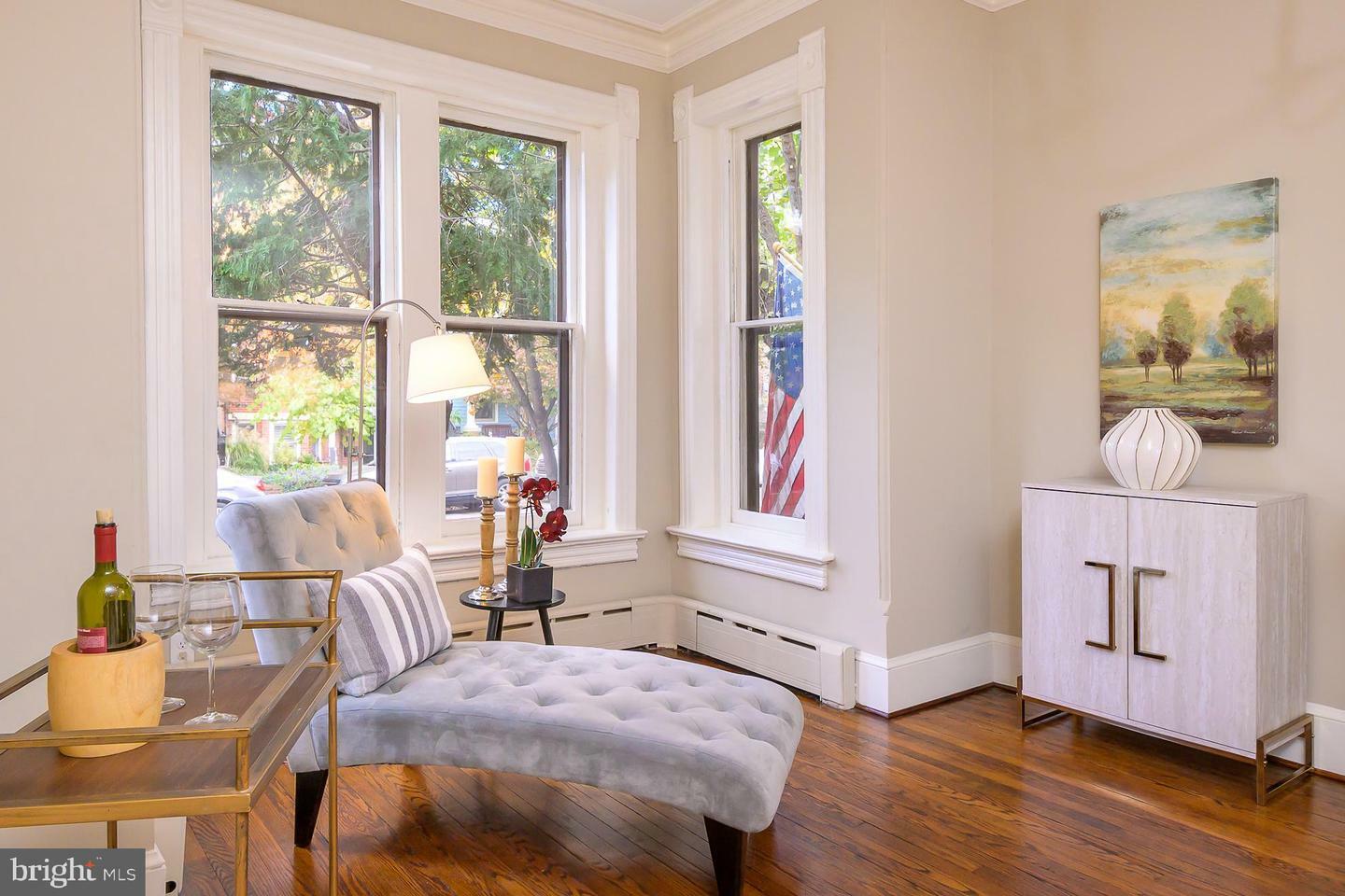 Property Photo:  915 Constitution Avenue NE  DC 20002 