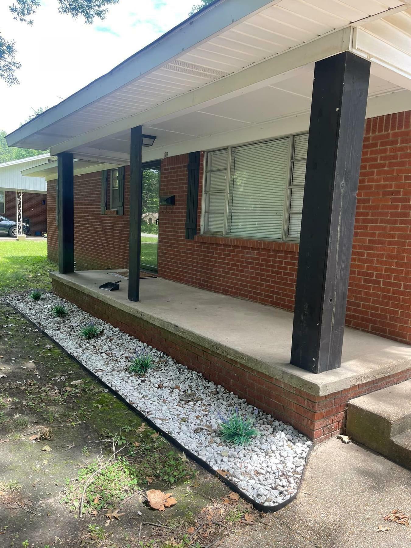 Property Photo:  617 S Clayton Street  AR 72461 