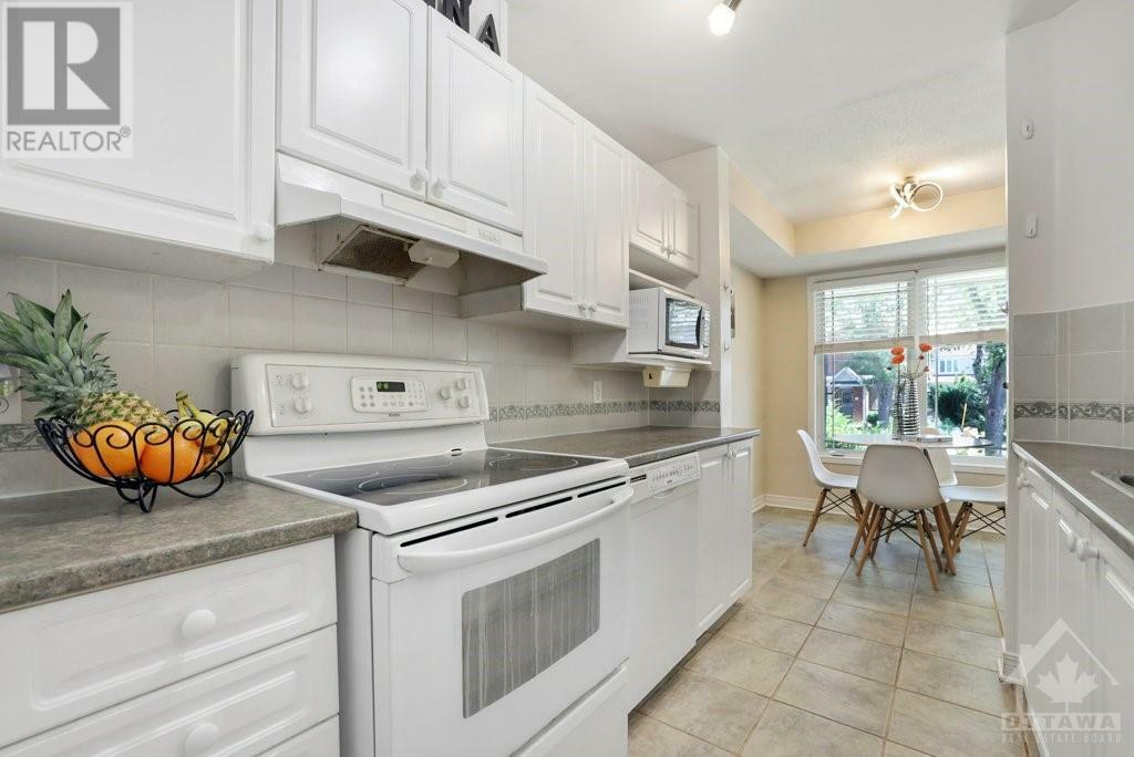 Property Photo:  10 Collington Street  ON K2G 6X5 