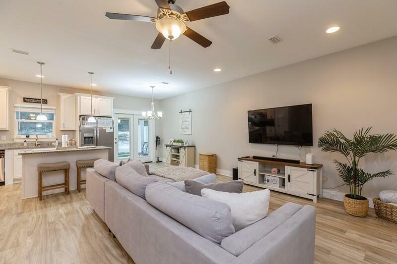 Property Photo: 400 Mattie M Kelly Boulevard Unit 16 FL 32541