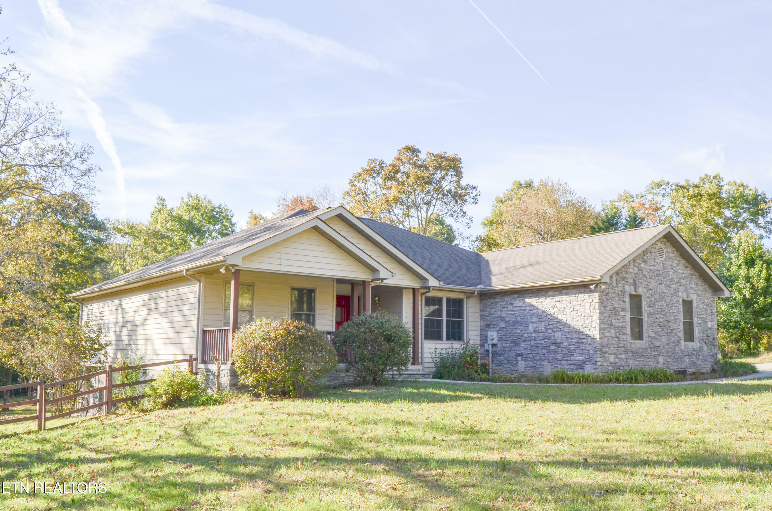 Property Photo:  915 Stone Loop  TN 38571 