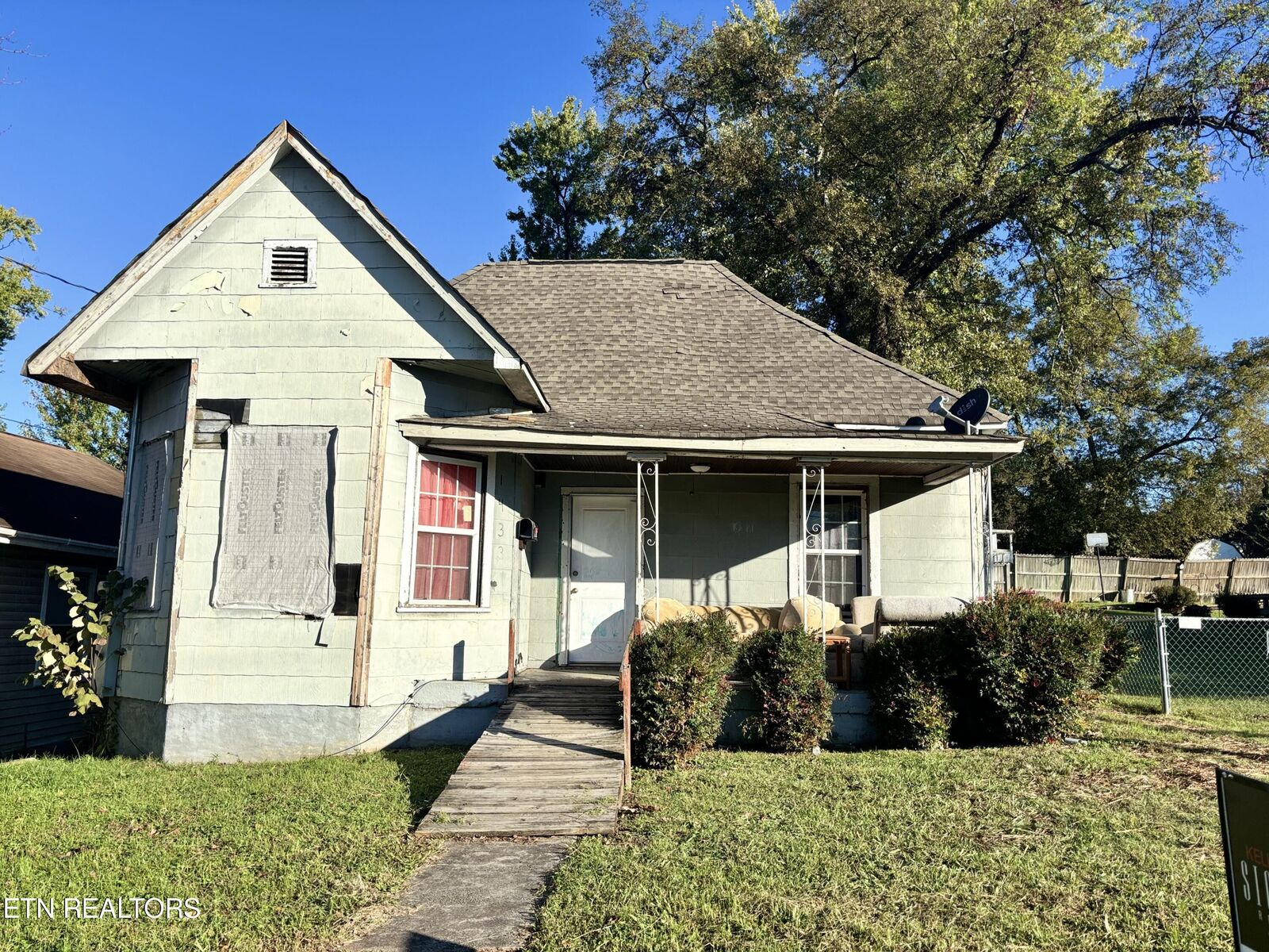 Property Photo: 1433 Beaumont Ave TN 37921