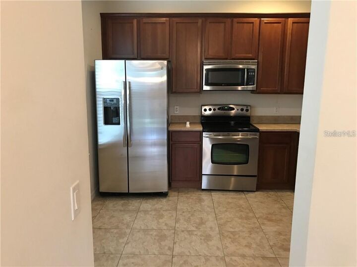 Property Photo: 533 Climbing Ivy Court B FL 32712