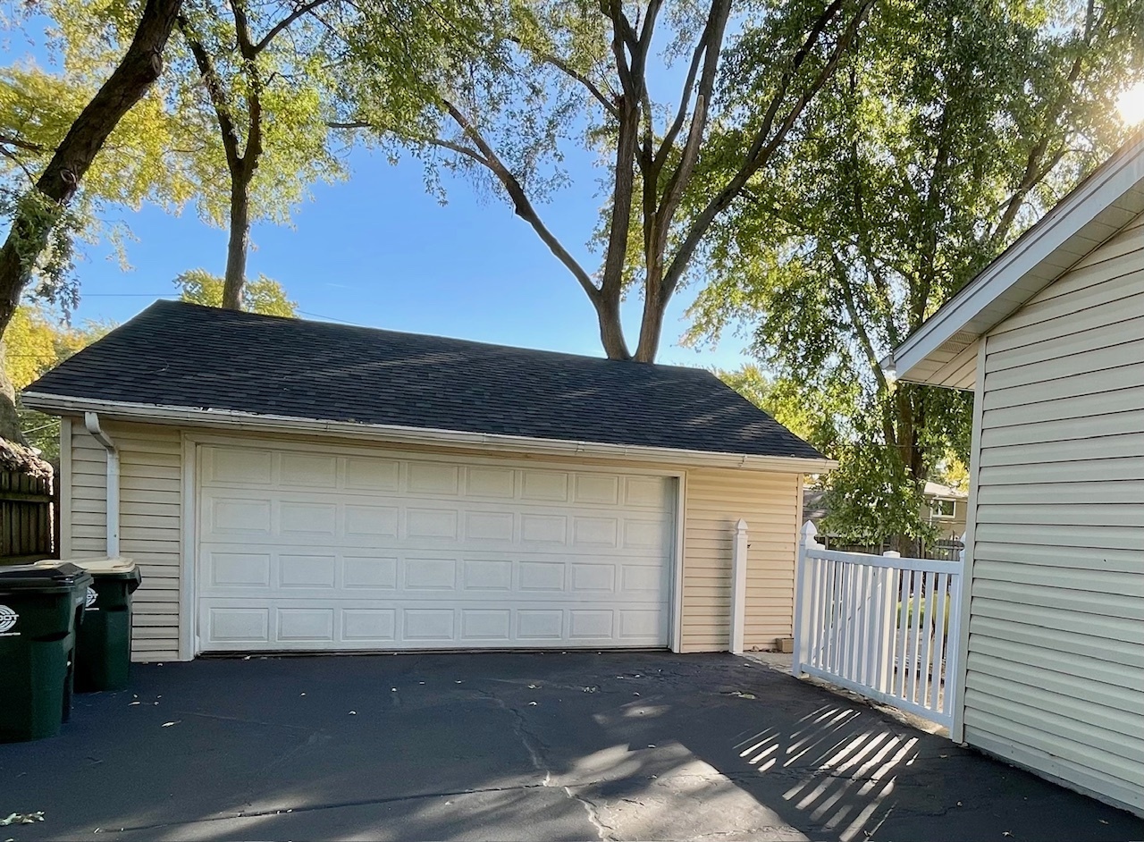 Property Photo:  30W273 Claymore Lane  IL 60563 