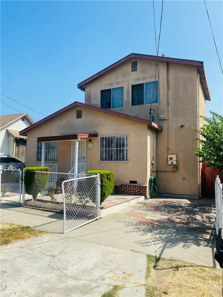 Property Photo:  320 S Concord Street  CA 90063 