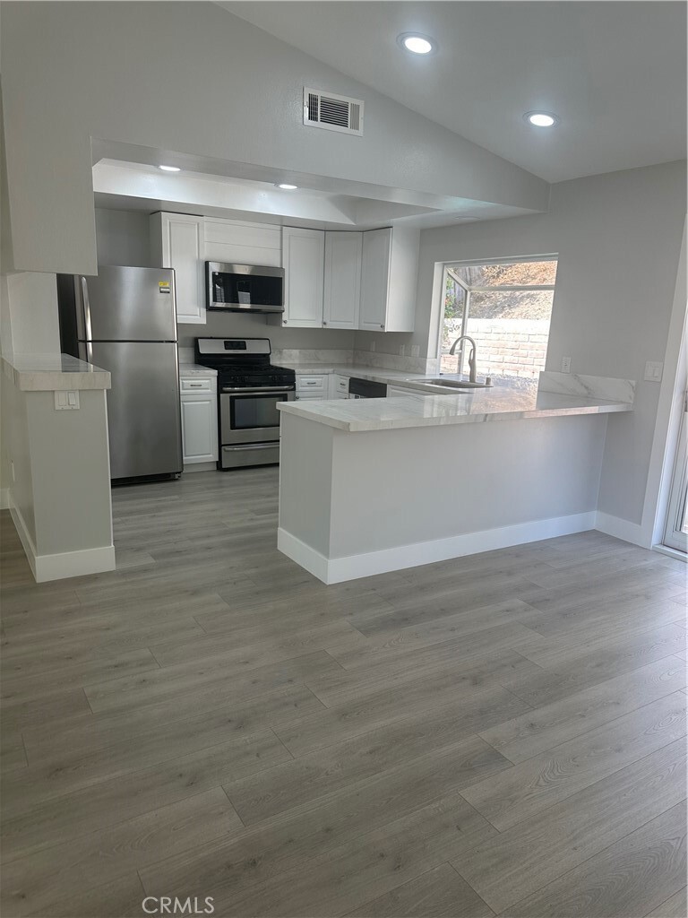 Property Photo: 5852 Dovetail Drive CA 91301