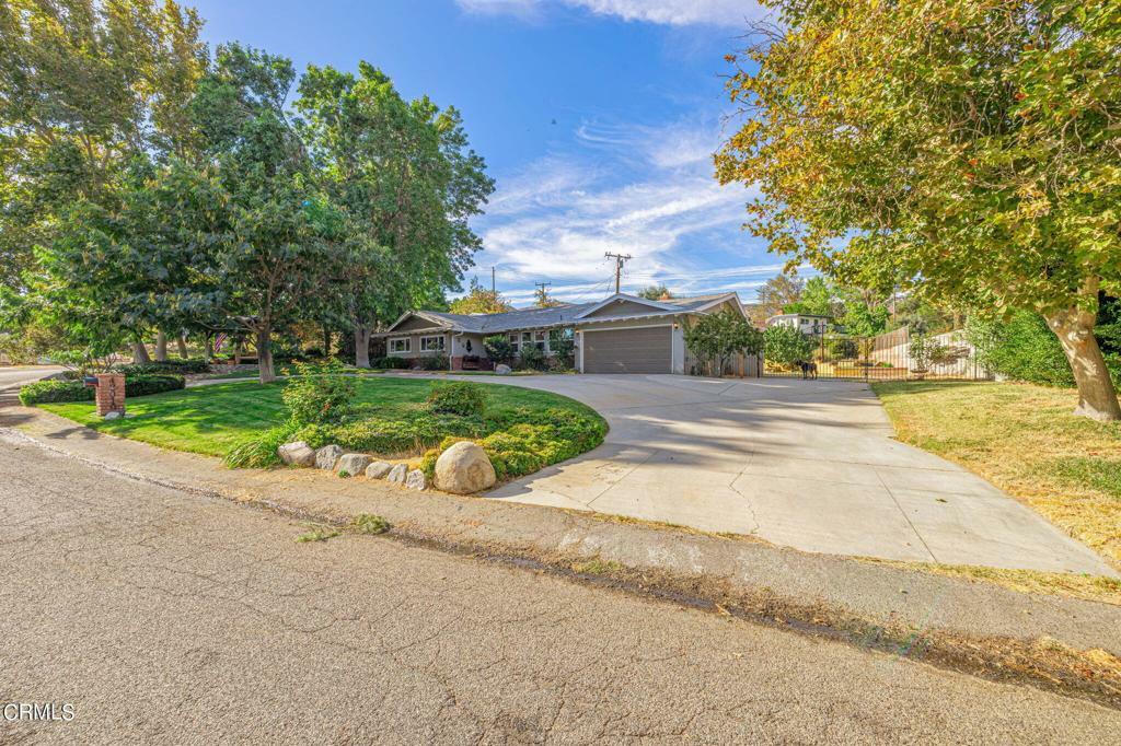 Property Photo:  42019 Ivesgrove Drive  CA 93535 