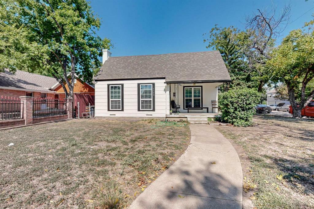Property Photo: 1100 W Waggoman Street TX 76110